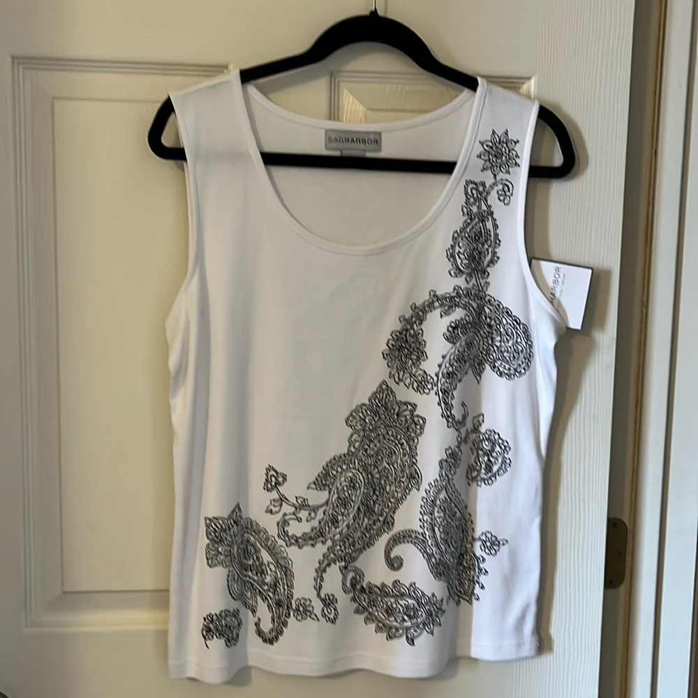 SAG Harbor tank top. Women’s Large NWT